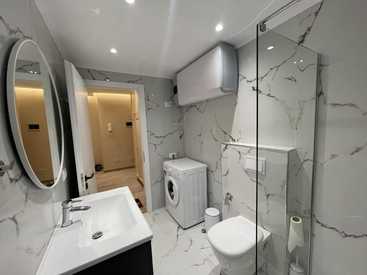 City Center Apartment 1 Tirana Bagian luar foto